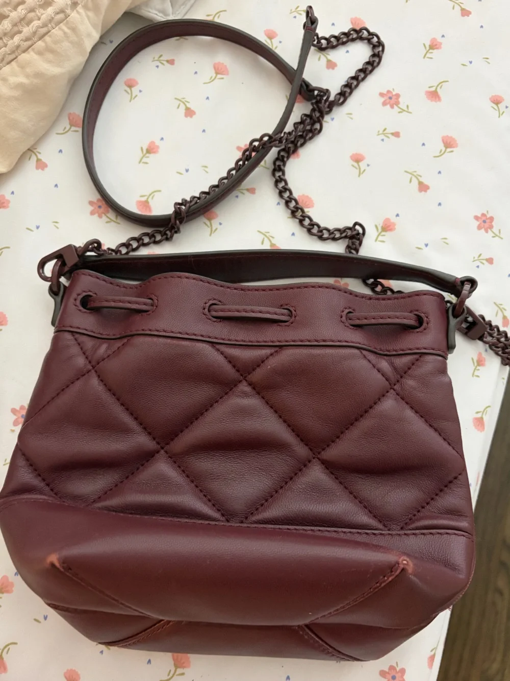 Tory Burch Quilted Drawstring Crossbody - Burgundy